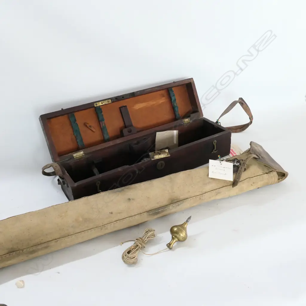 TROUGHTON & SIMMS, LONDON BRASS TRANSIT LEVEL (MISSING ENDCAP) IN BOX, WITH TRIPOD Image 1++